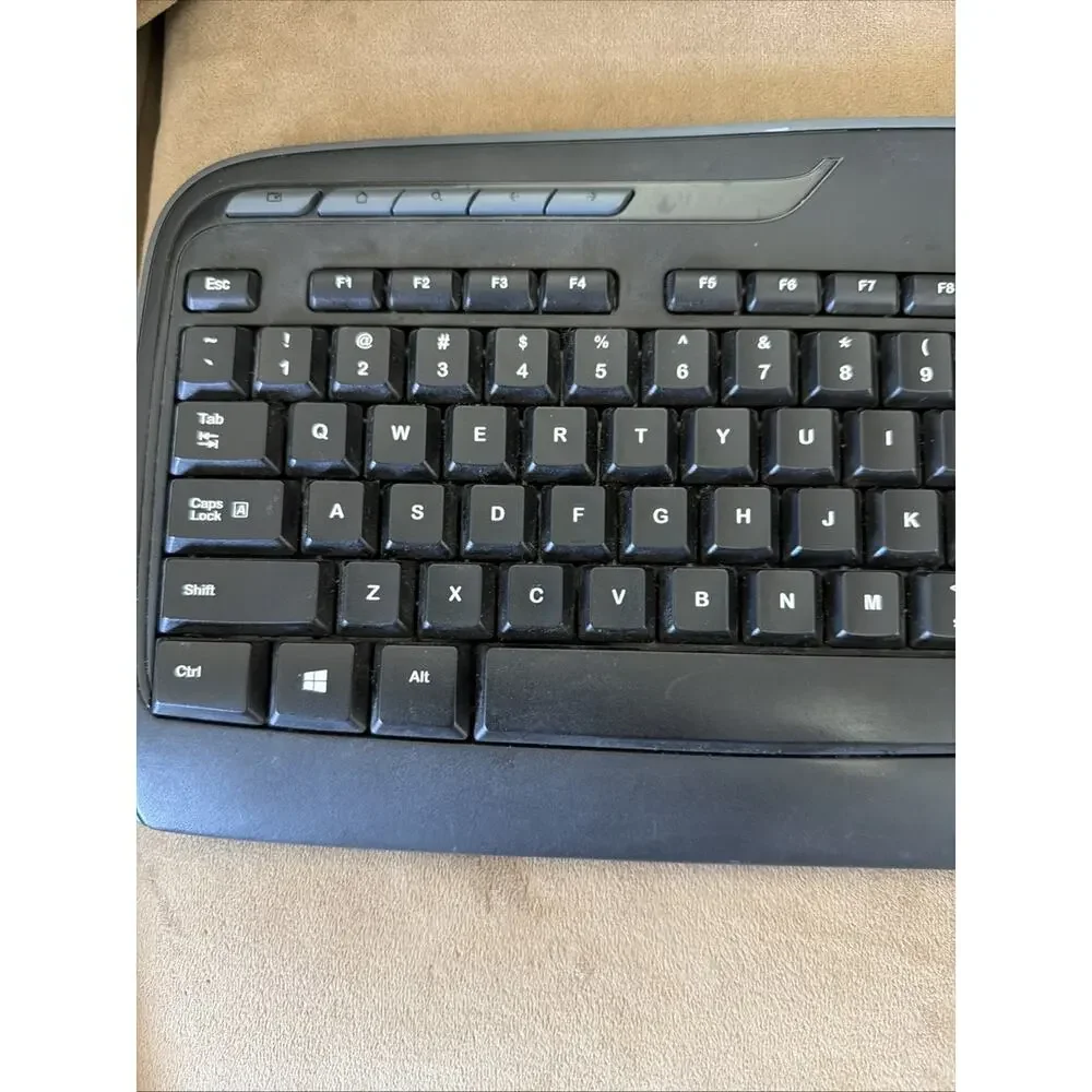 Logitech Keyboard 820-008582 and Mouse 810-005232 Bundle, Not Tested